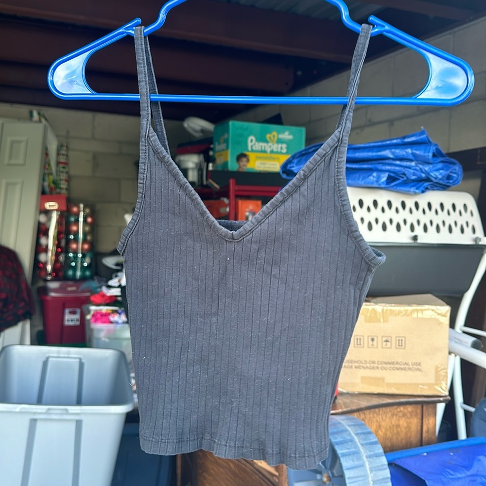 Black cropped tank